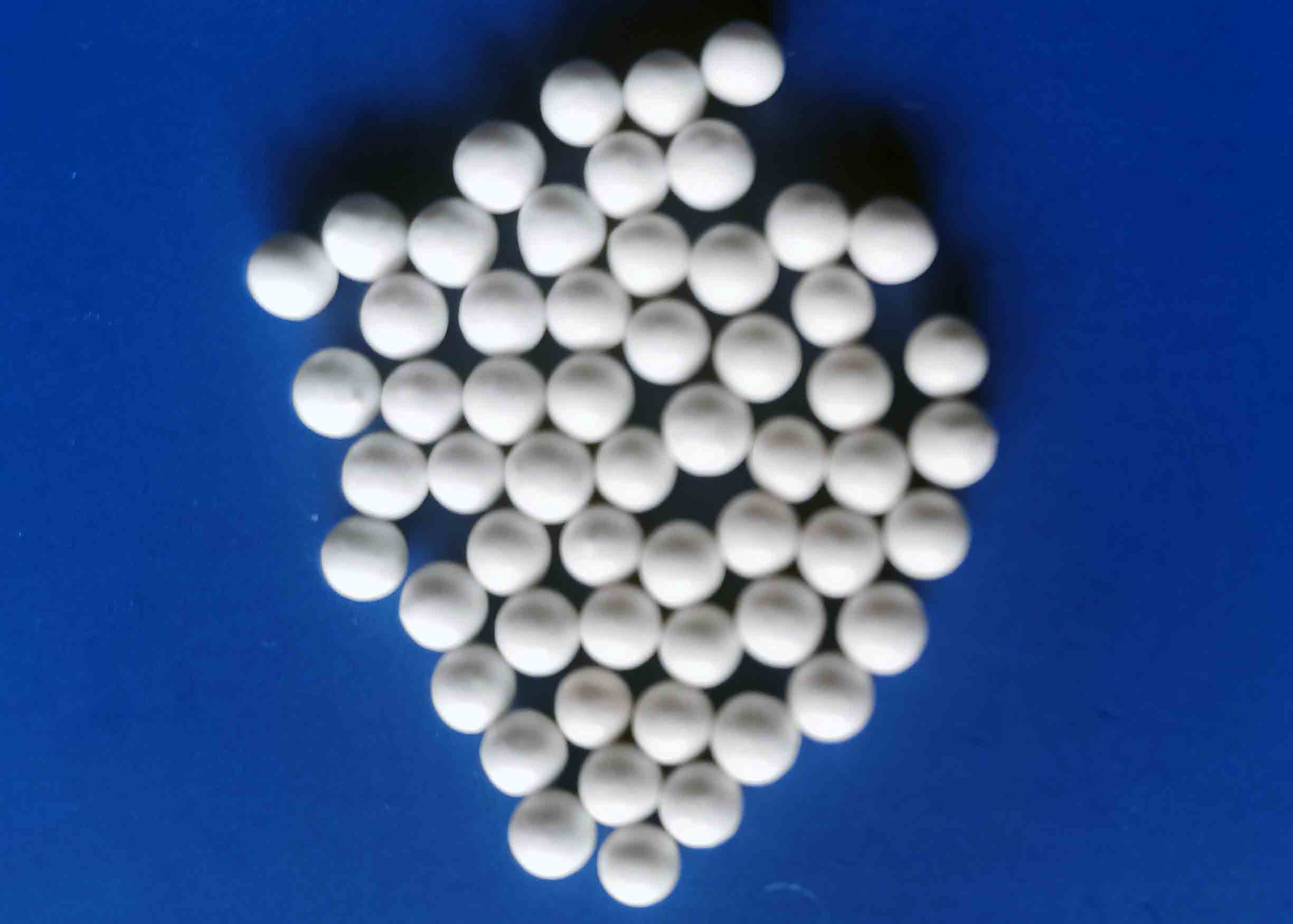 65 Zirconium Silicate Beads / Zirconia Grinding Media 2.83.0 Mm For