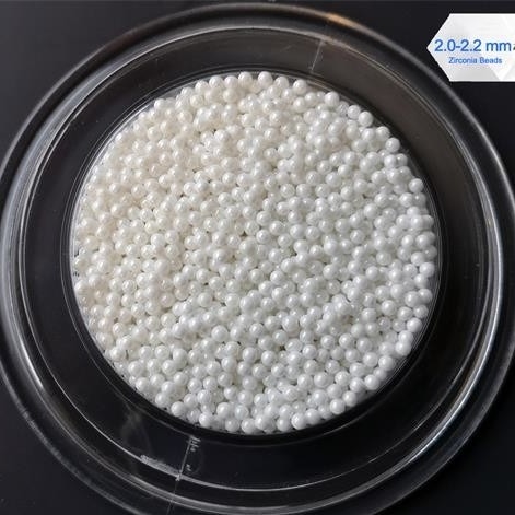 2.0 - 2.2mm / 2.2 - 2.4mm Zirconium Oxide Balls , Sphere Zirconia Sintering Beads